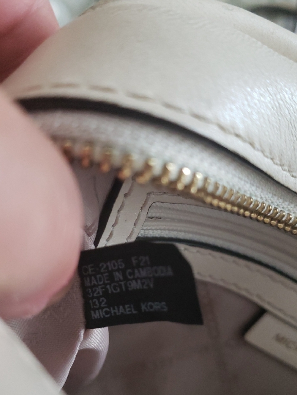 Michael Kors Crossbody - Picture 16 of 16